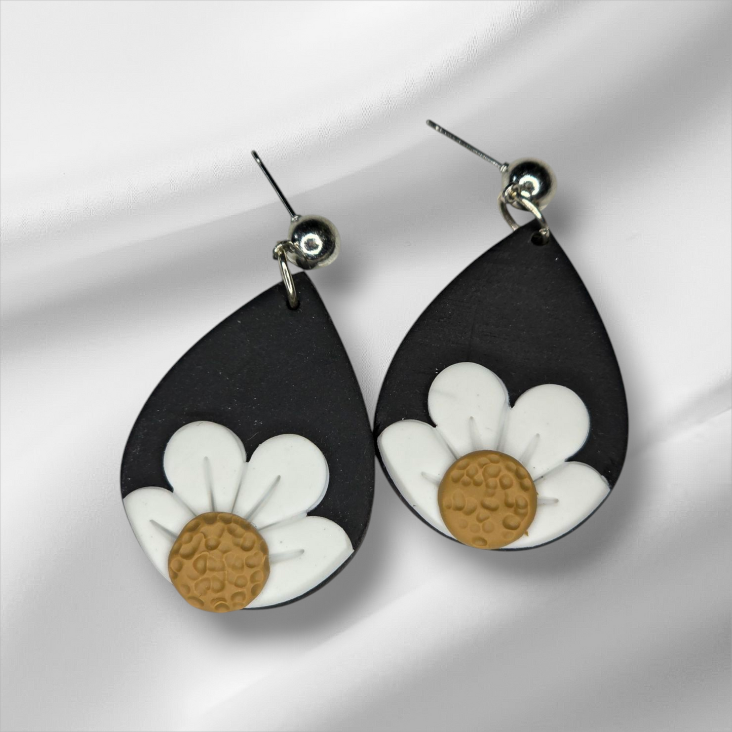 Black Teardrop Daisy Earrings